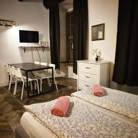 Main Square 18 View 2 דירה *