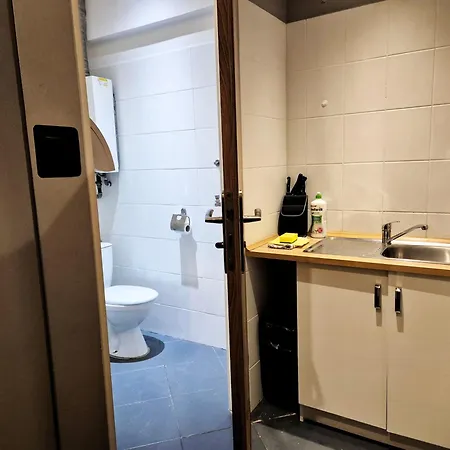 Main Square 18 View 2 アパート *